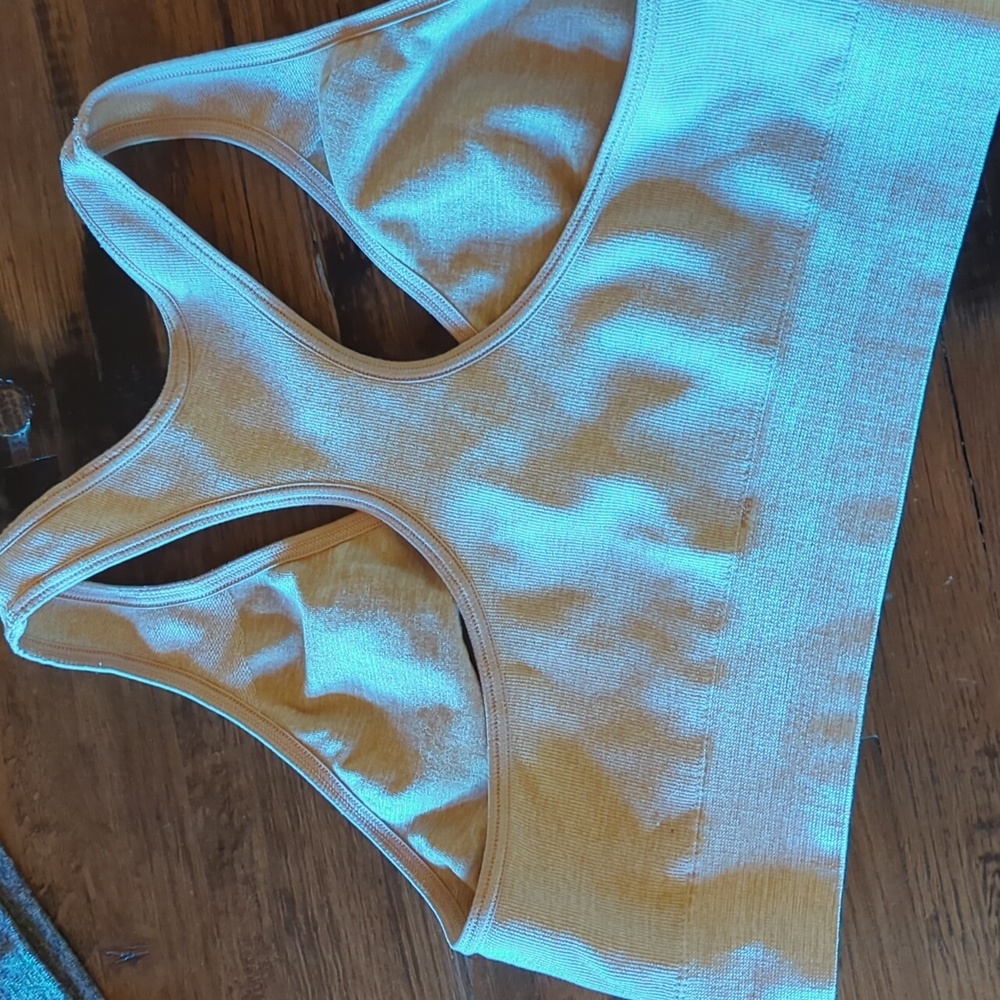 Pair of Hanes Cozy Racerback Sports/T-shirt Bras. Sz L - Picture 4 of 7